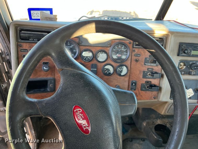 image for item DS2782 2009 Peterbilt 340  fuel / lube truck