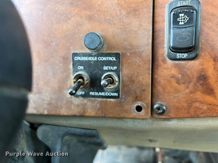 image for item DS2782 2009 Peterbilt 340  fuel / lube truck