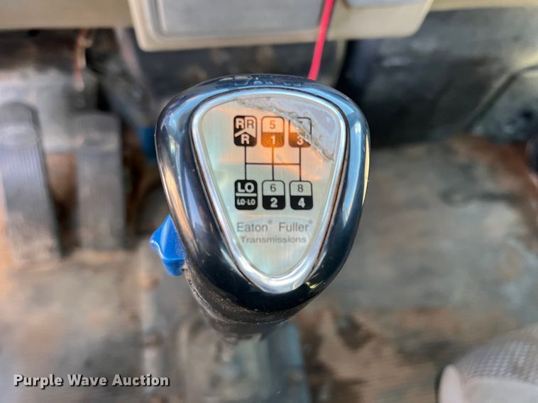 image for item DS2782 2009 Peterbilt 340  fuel / lube truck