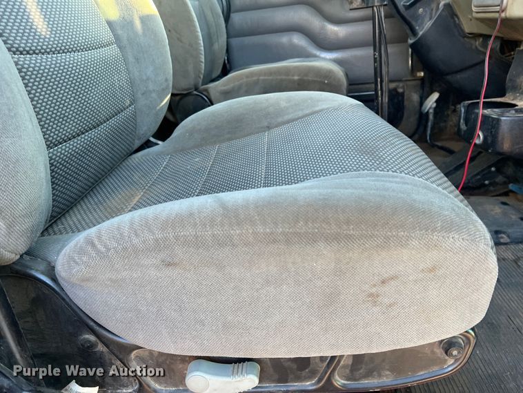 image for item DS2782 2009 Peterbilt 340  fuel / lube truck