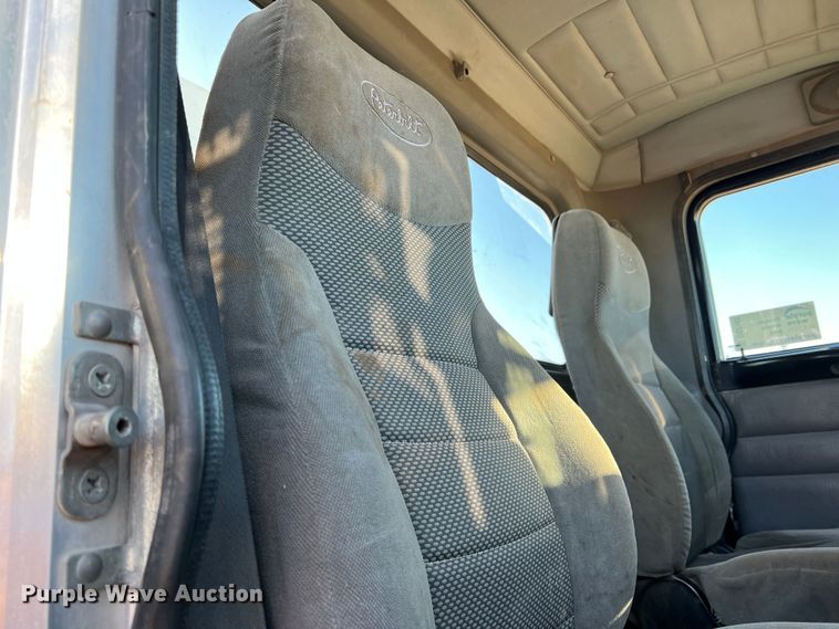 image for item DS2782 2009 Peterbilt 340  fuel / lube truck