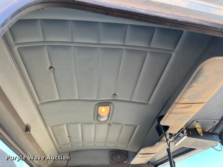 image for item DS2782 2009 Peterbilt 340  fuel / lube truck