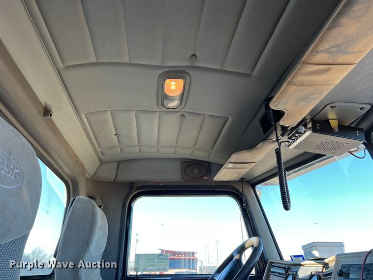 image for item DS2782 2009 Peterbilt 340  fuel / lube truck