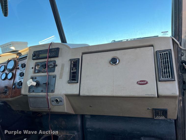 image for item DS2782 2009 Peterbilt 340  fuel / lube truck