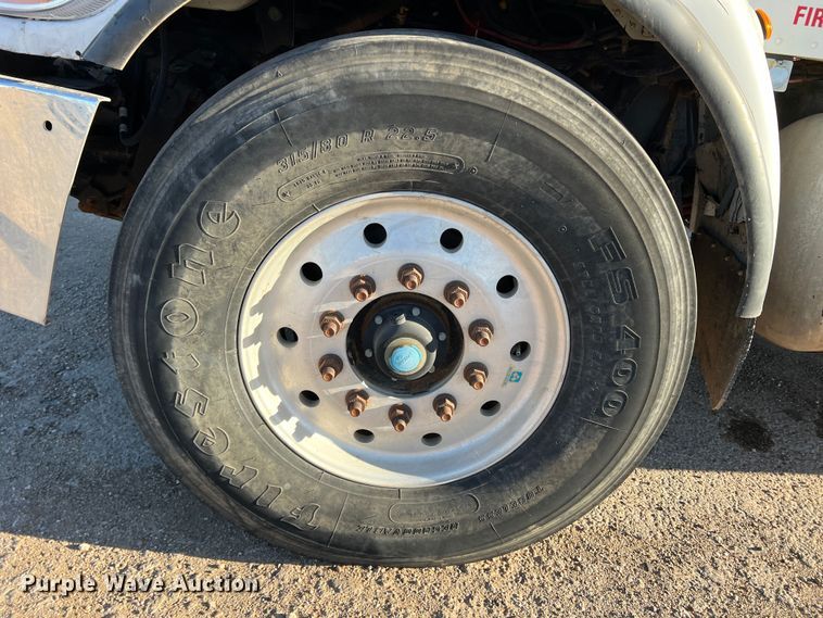 image for item DS2782 2009 Peterbilt 340  fuel / lube truck