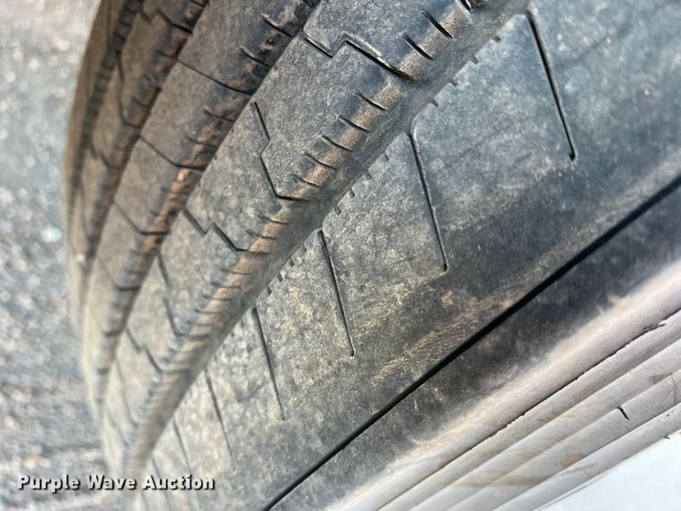 image for item DS2782 2009 Peterbilt 340  fuel / lube truck