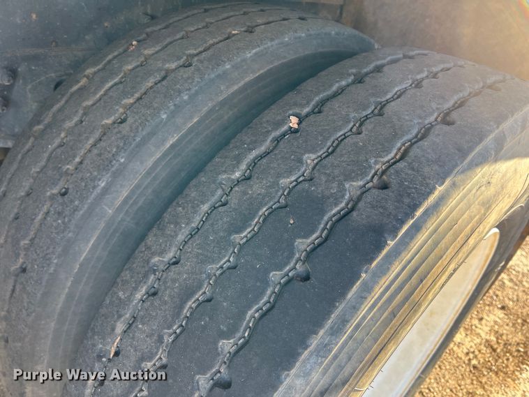 image for item DS2782 2009 Peterbilt 340  fuel / lube truck