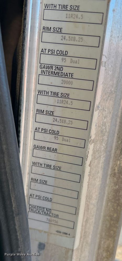 image for item DS2782 2009 Peterbilt 340  fuel / lube truck