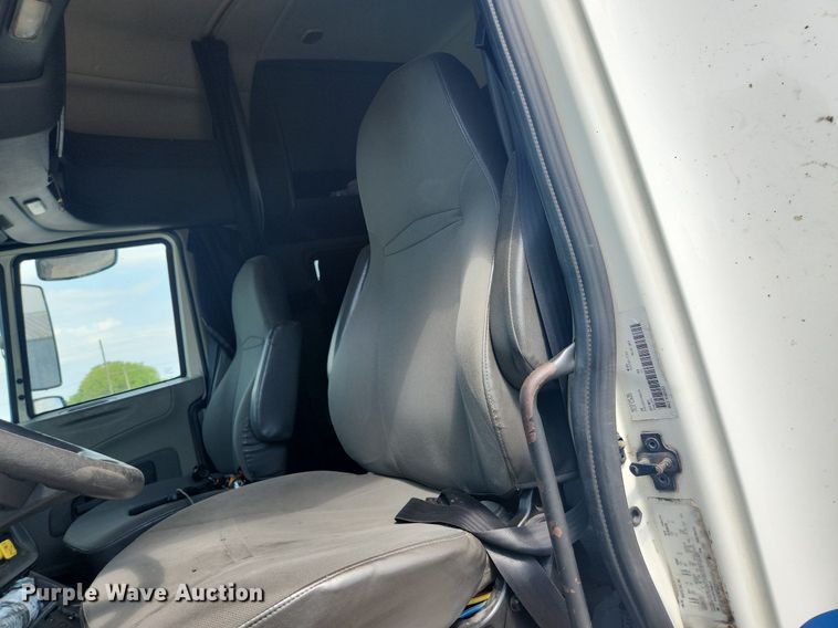 image for item EA9442 2015 International ProStar  semi truck