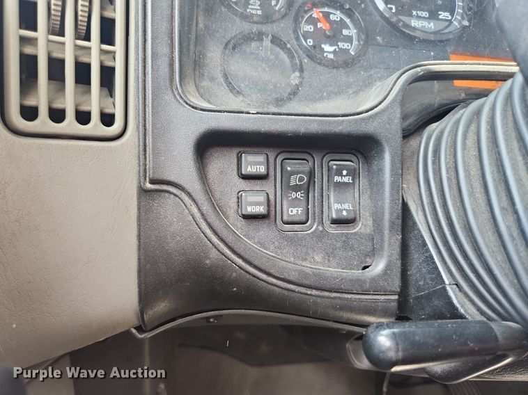 image for item EA9442 2015 International ProStar  semi truck