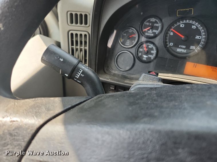 image for item EA9442 2015 International ProStar  semi truck