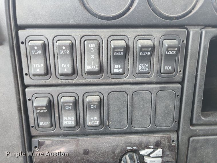 image for item EA9442 2015 International ProStar  semi truck