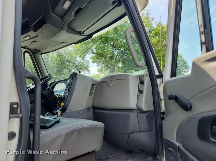 image for item EA9442 2015 International ProStar  semi truck