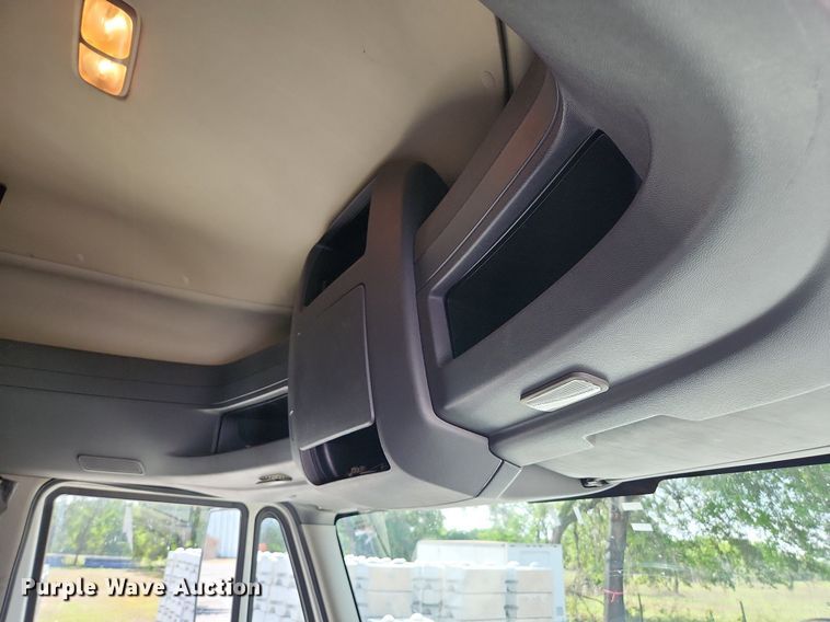 image for item EA9442 2015 International ProStar  semi truck