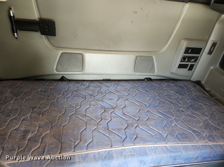 image for item EA9442 2015 International ProStar  semi truck