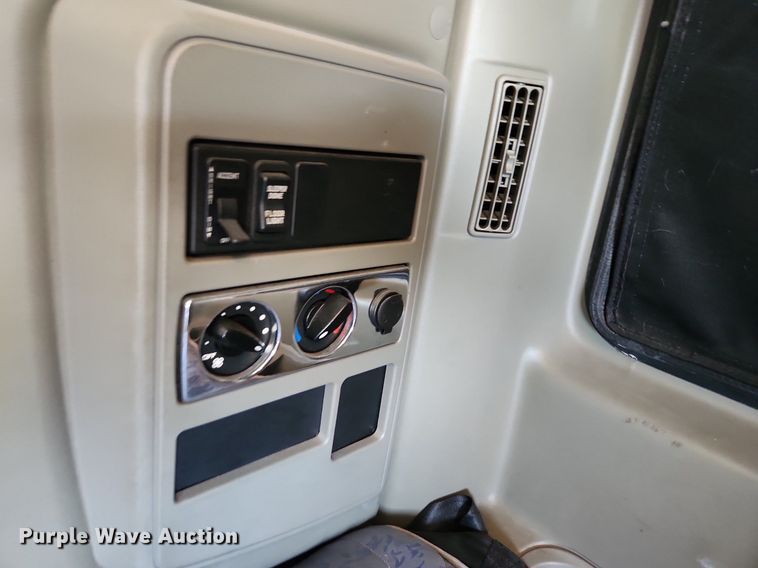 image for item EA9442 2015 International ProStar  semi truck