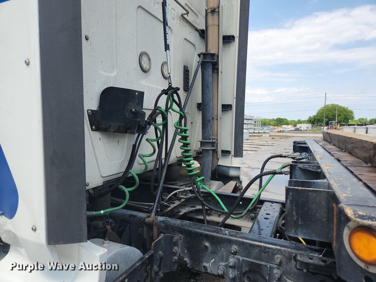 image for item EA9442 2015 International ProStar  semi truck