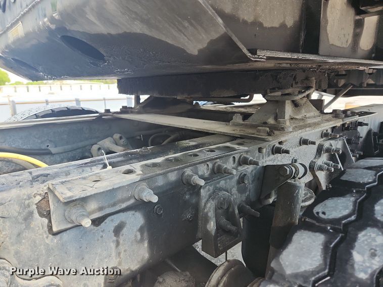 image for item EA9442 2015 International ProStar  semi truck