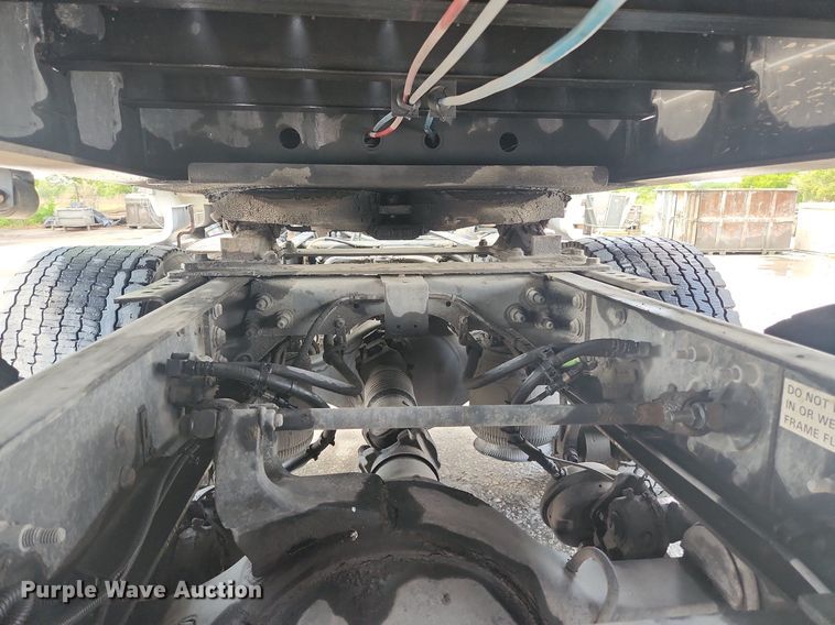 image for item EA9442 2015 International ProStar  semi truck