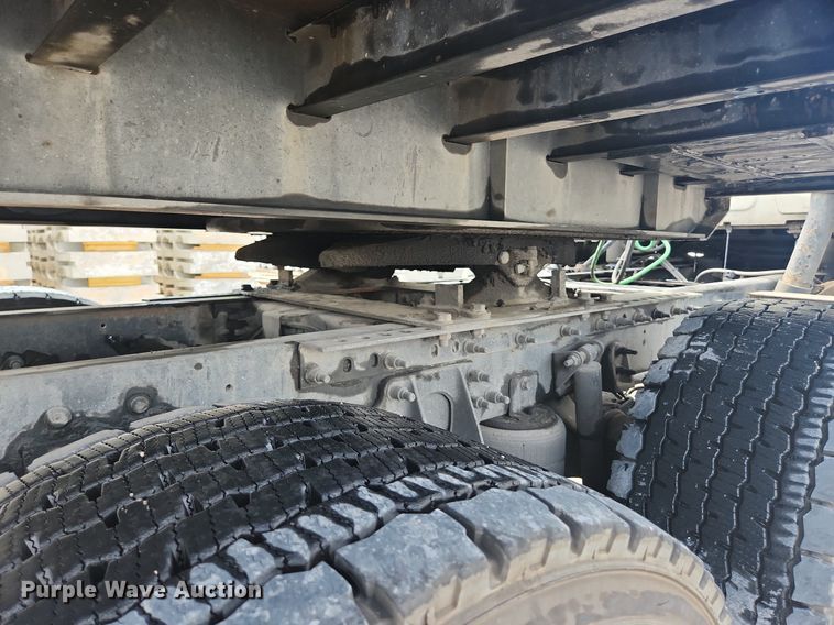 image for item EA9442 2015 International ProStar  semi truck