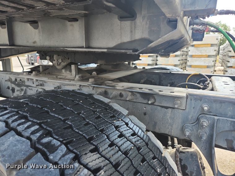 image for item EA9442 2015 International ProStar  semi truck