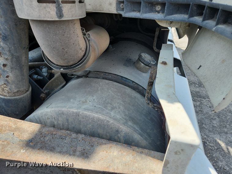 image for item EA9442 2015 International ProStar  semi truck