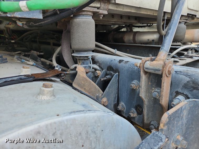 image for item EA9442 2015 International ProStar  semi truck