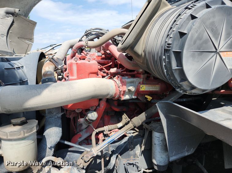 image for item EA9442 2015 International ProStar  semi truck