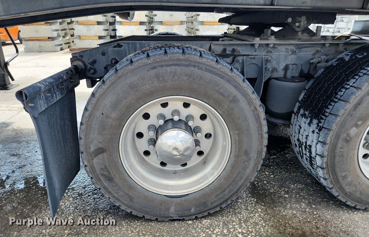 image for item EA9442 2015 International ProStar  semi truck