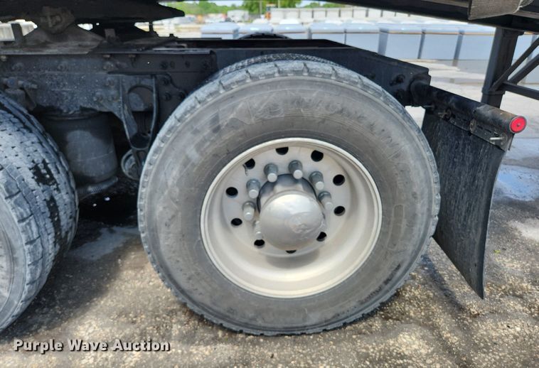 image for item EA9442 2015 International ProStar  semi truck