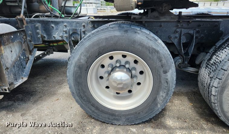 image for item EA9442 2015 International ProStar  semi truck