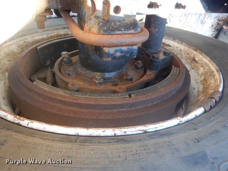 image for item HU9468 Freightliner  truck chassis