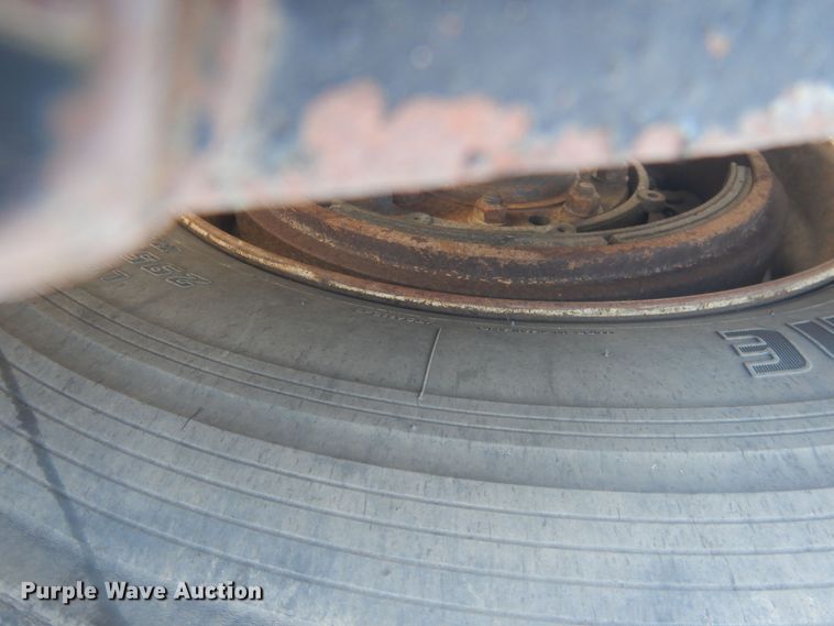 image for item HU9468 Freightliner  truck chassis