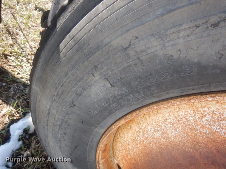 image for item HU9468 Freightliner  truck chassis