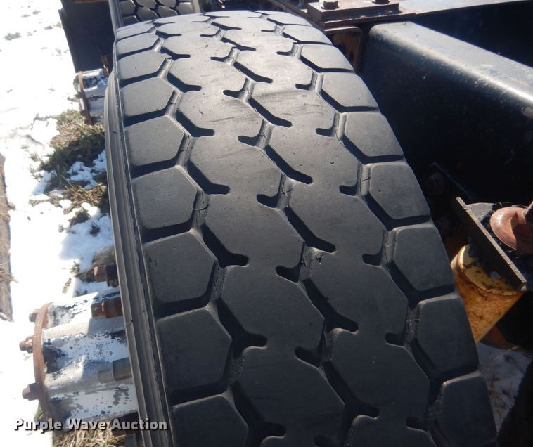 image for item HU9468 Freightliner  truck chassis