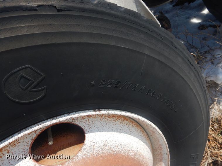 image for item HU9468 Freightliner  truck chassis