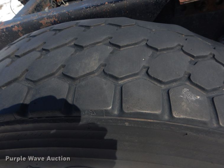 image for item HU9468 Freightliner  truck chassis