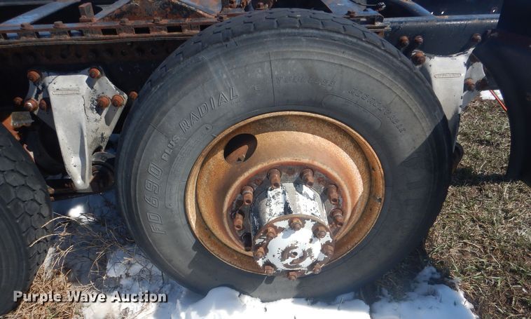 image for item HU9468 Freightliner  truck chassis