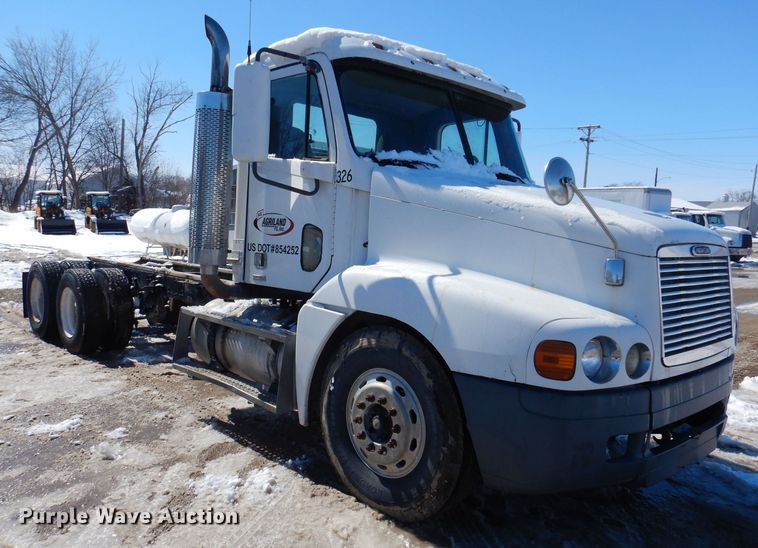 image for item IO9466 2003 Freightliner Century Class CST120  truck cab and chassis