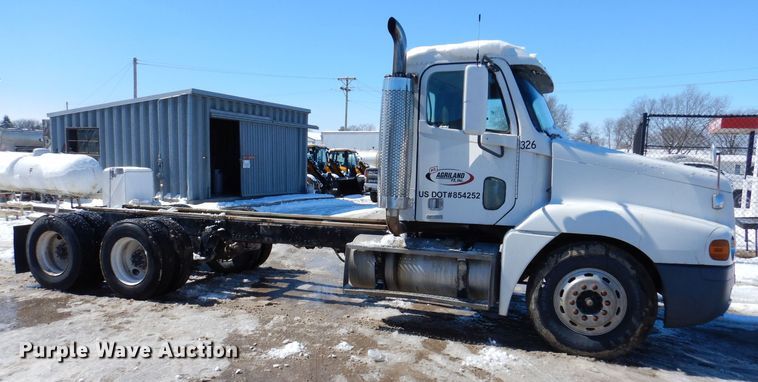 image for item IO9466 2003 Freightliner Century Class CST120  truck cab and chassis