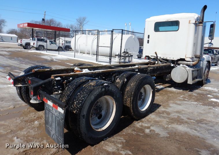 image for item IO9466 2003 Freightliner Century Class CST120  truck cab and chassis