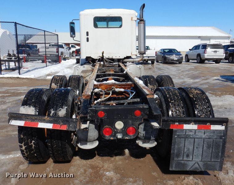 image for item IO9466 2003 Freightliner Century Class CST120  truck cab and chassis