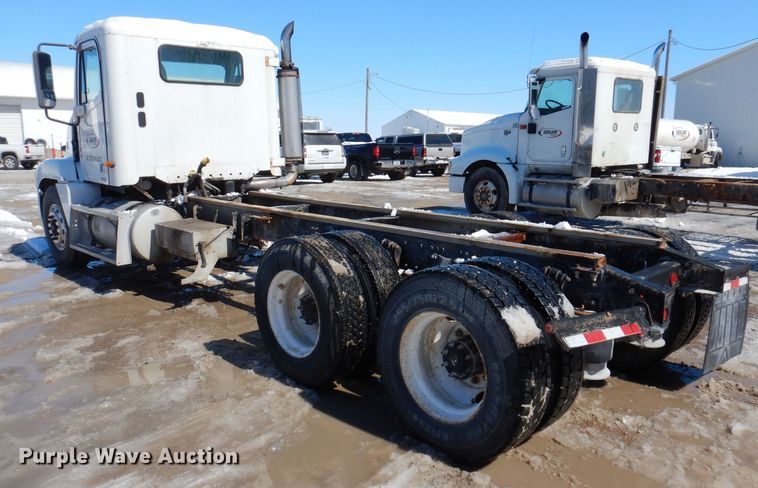 image for item IO9466 2003 Freightliner Century Class CST120  truck cab and chassis