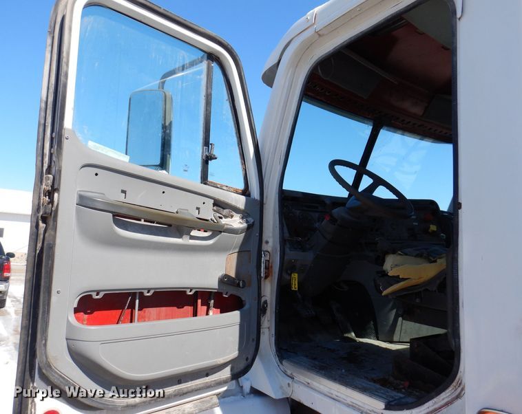 image for item IO9466 2003 Freightliner Century Class CST120  truck cab and chassis