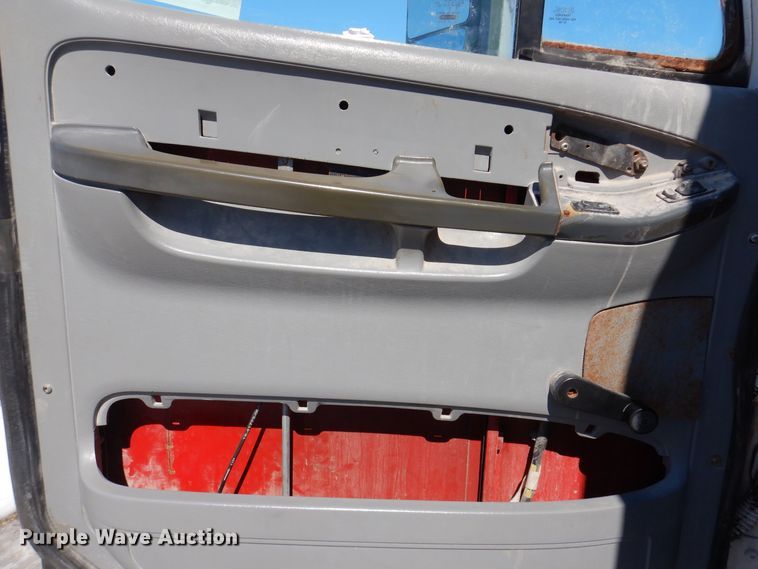 image for item IO9466 2003 Freightliner Century Class CST120  truck cab and chassis