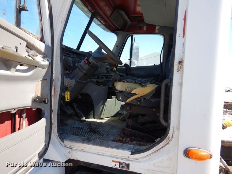 image for item IO9466 2003 Freightliner Century Class CST120  truck cab and chassis