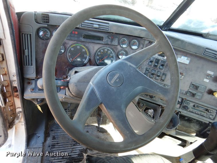 image for item IO9466 2003 Freightliner Century Class CST120  truck cab and chassis