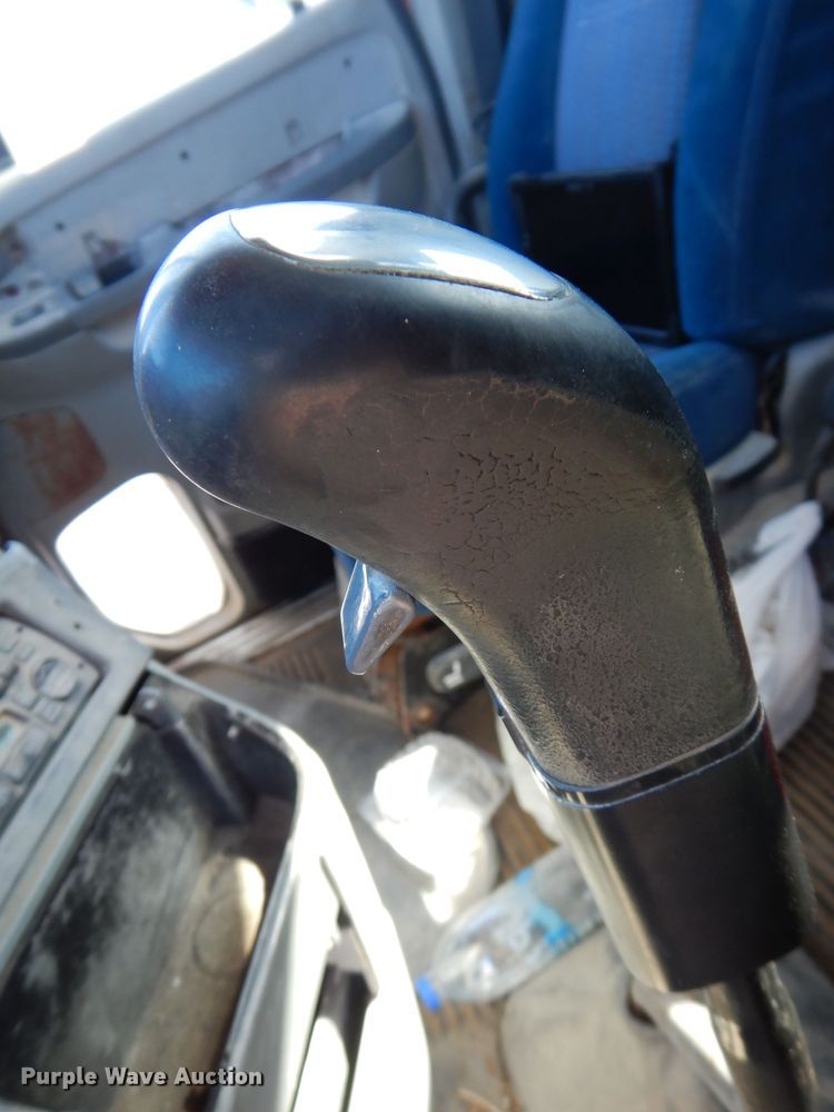 image for item IO9466 2003 Freightliner Century Class CST120  truck cab and chassis