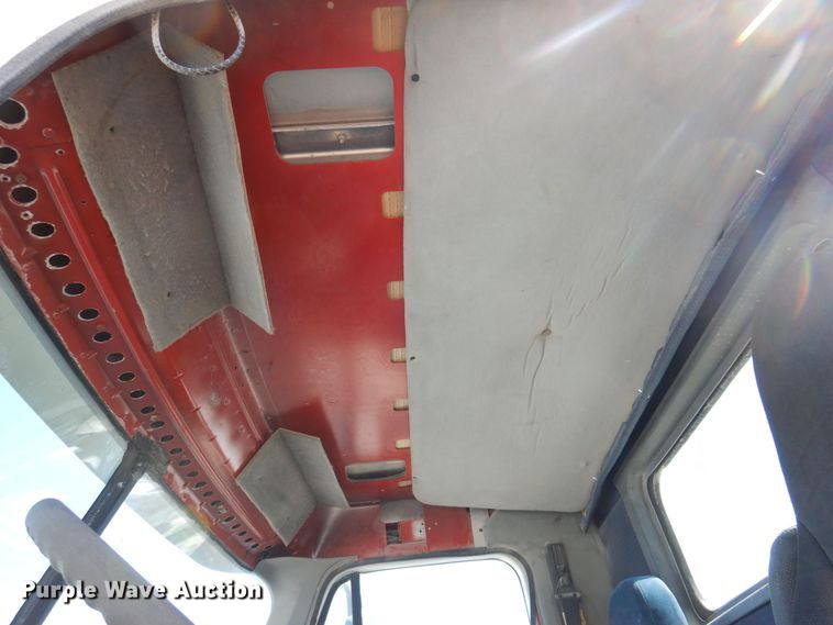 image for item IO9466 2003 Freightliner Century Class CST120  truck cab and chassis