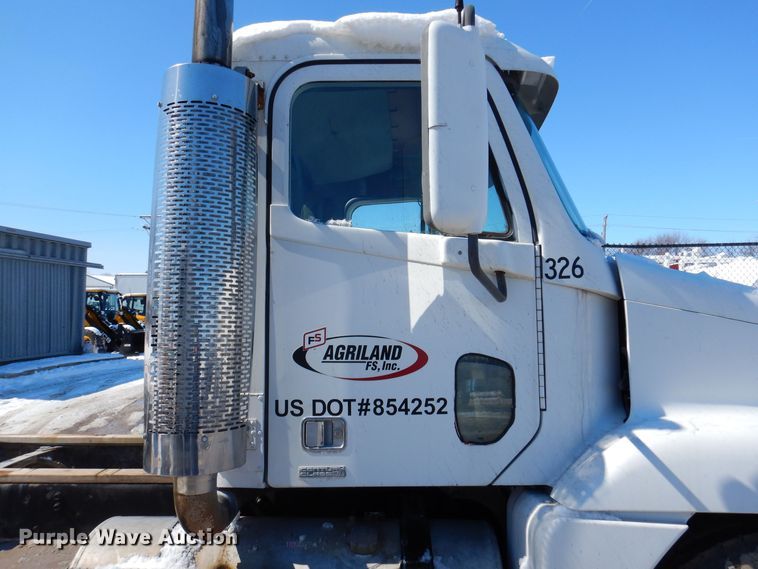 image for item IO9466 2003 Freightliner Century Class CST120  truck cab and chassis